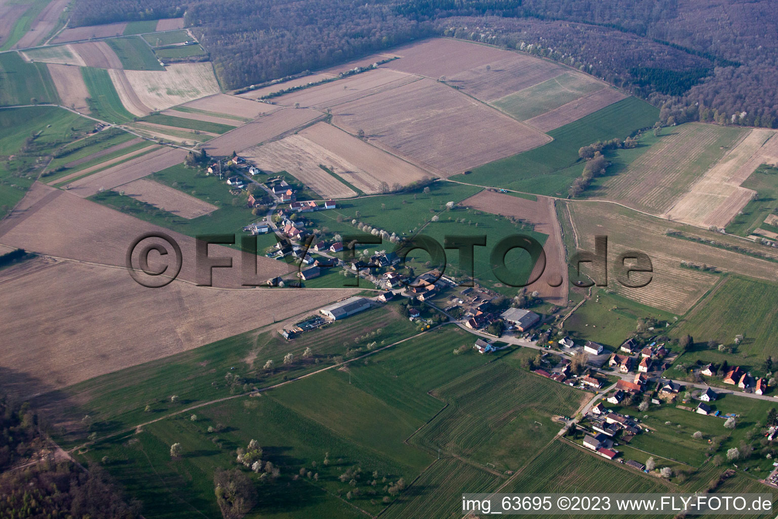 Langensoultzbach im Bundesland Bas-Rhin, Frankreich aus der Drohnenperspektive