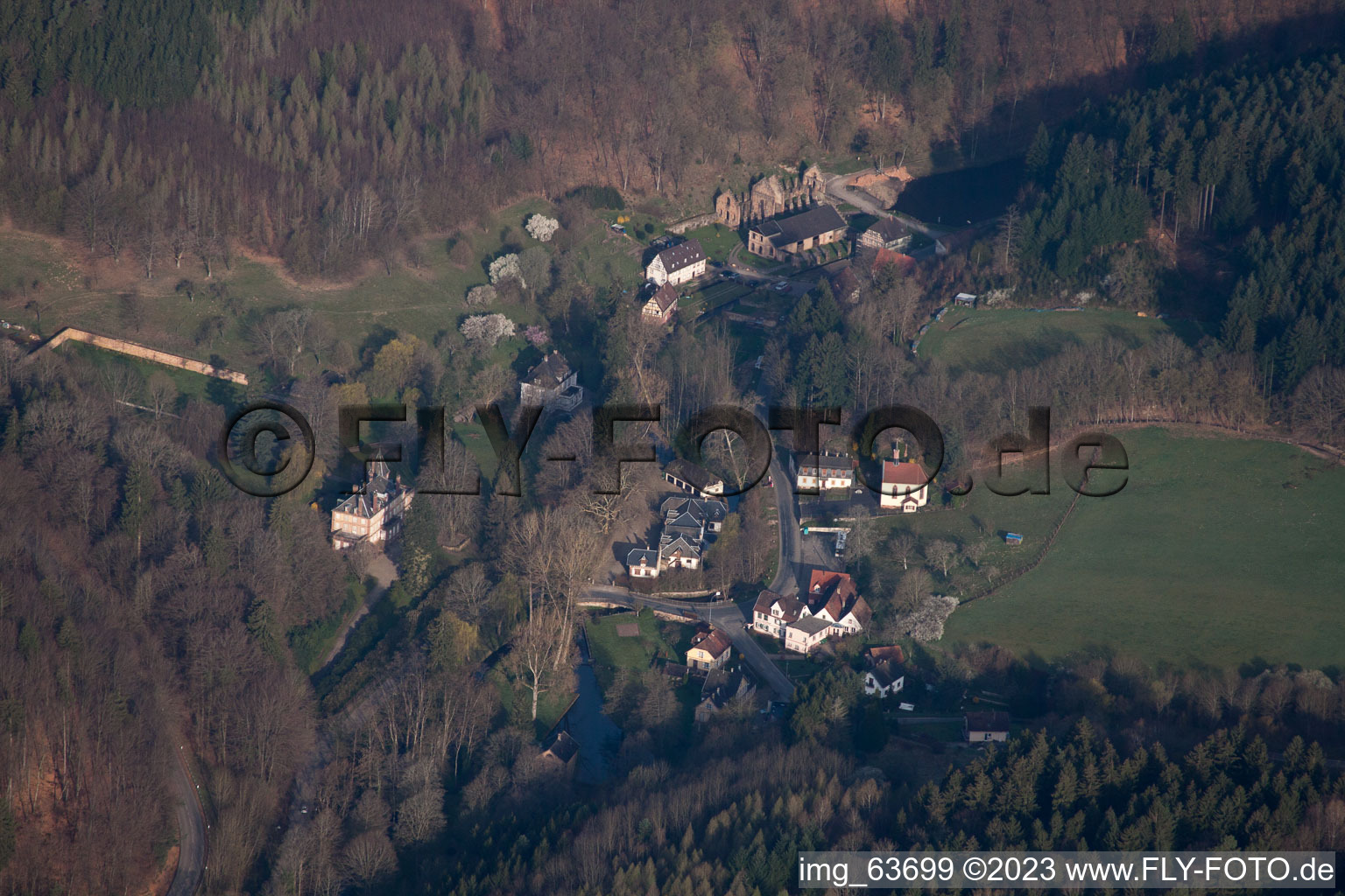 Nehwiller-près-Wœrth im Bundesland Bas-Rhin, Frankreich aus der Luft betrachtet
