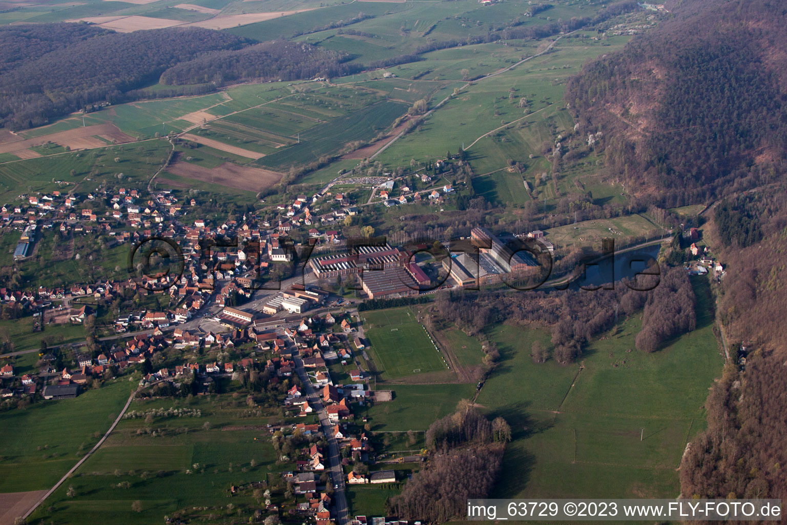 Oberbronn im Bundesland Bas-Rhin, Frankreich aus der Luft betrachtet