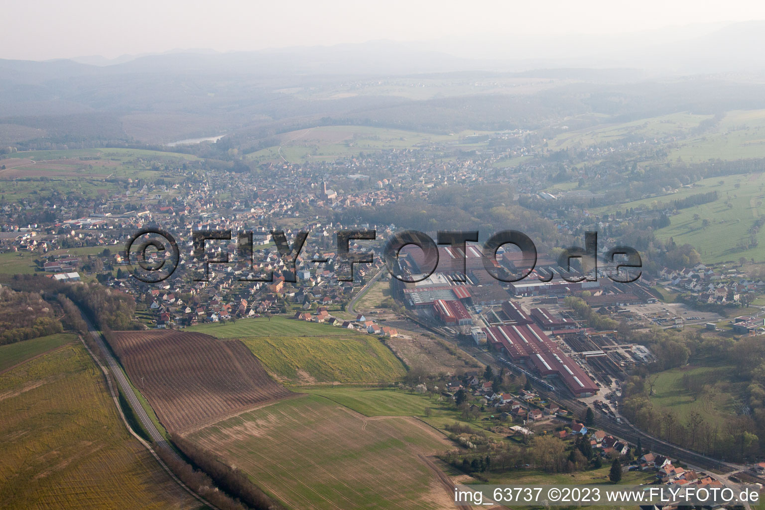 Luftaufnahme von Reichshoffen im Bundesland Bas-Rhin, Frankreich