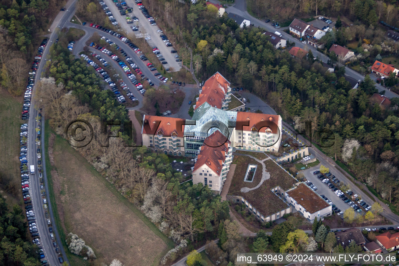 Schrägluftbild von Klinikgelände des Krankenhauses Neurologische Klinik Bad Neustadt an der Saale in Bad Neustadt an der Saale im Bundesland Bayern, Deutschland