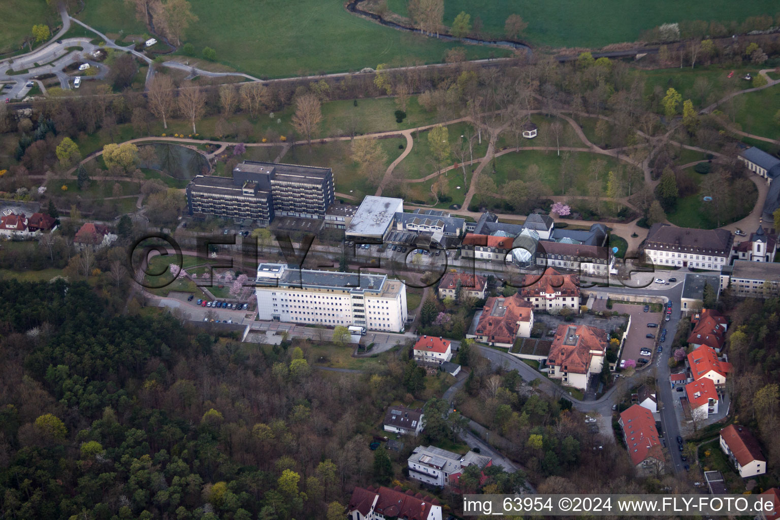 Klinikgelände des Krankenhauses Rhön-Klinikum im Ortsteil Herschfeld in Bad Neustadt an der Saale im Bundesland Bayern, Deutschland