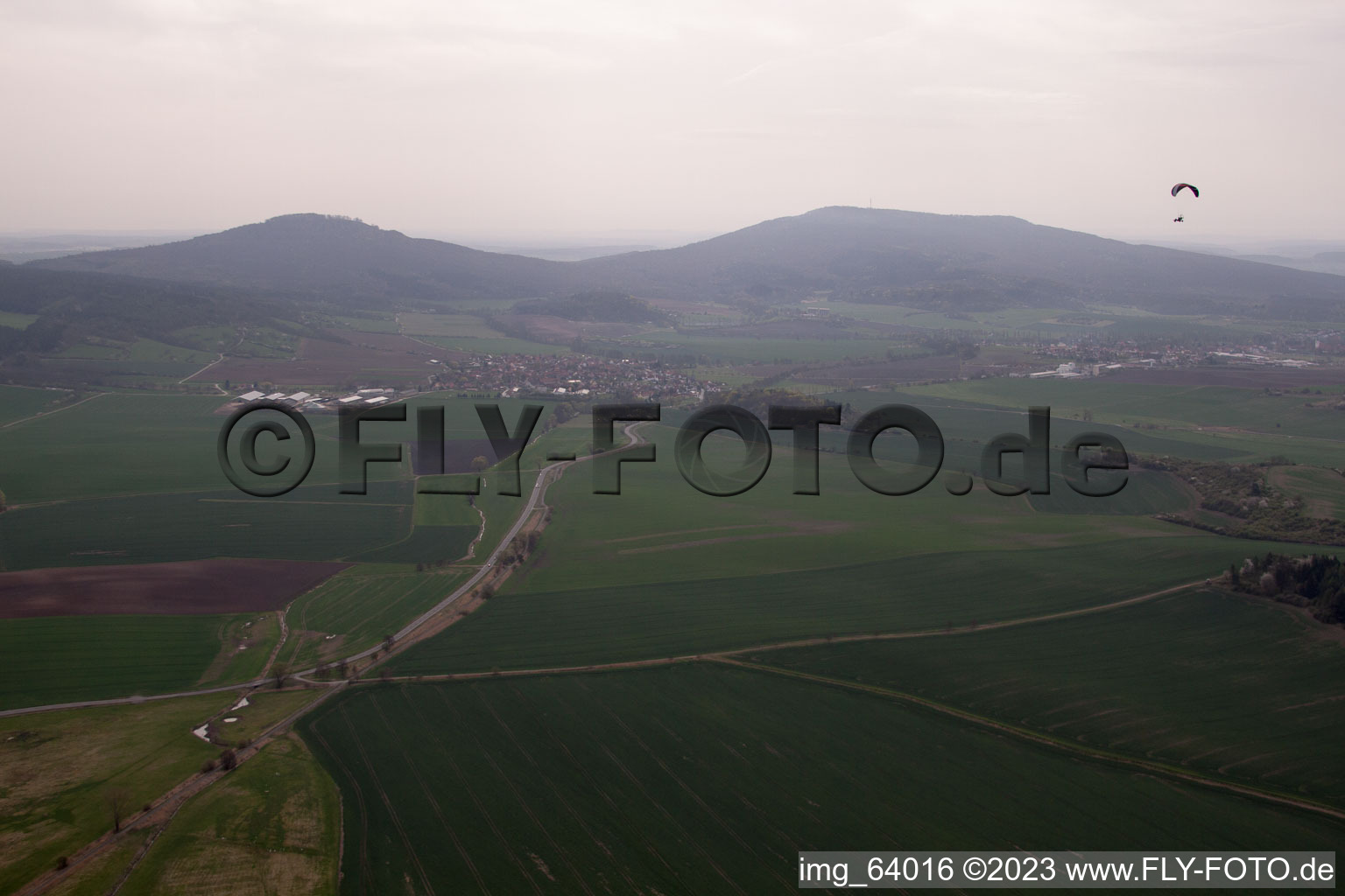 Umfliegen der Gleichberge in Westenfeld im Bundesland Thüringen, Deutschland