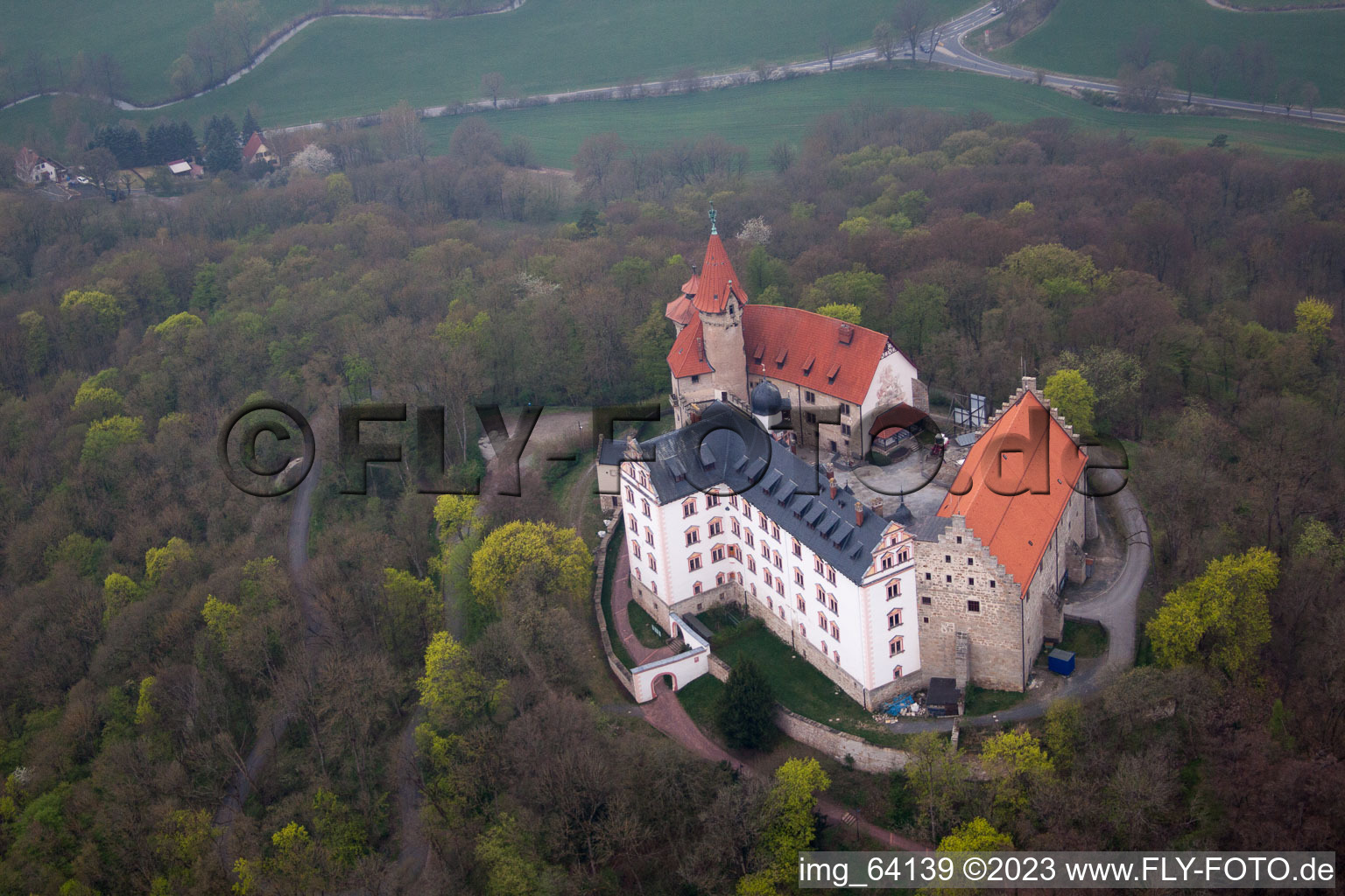 Schrägluftbild von Heldburg, Burg Heldburg in Bad Colberg-Heldburg im Bundesland Thüringen, Deutschland