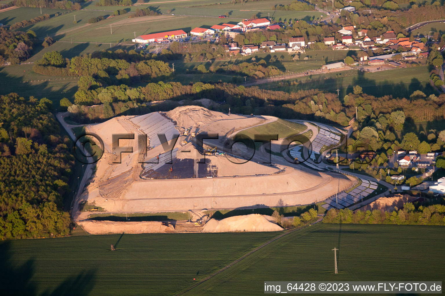 Scheibenhardt im Bundesland Rheinland-Pfalz, Deutschland von der Drohne aus gesehen