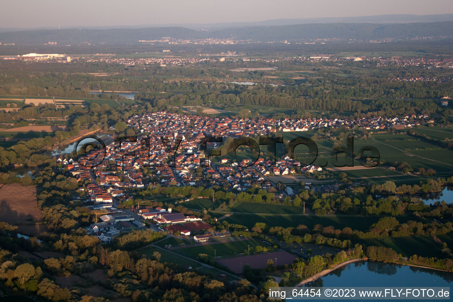 Neuburg im Bundesland Rheinland-Pfalz, Deutschland aus der Vogelperspektive
