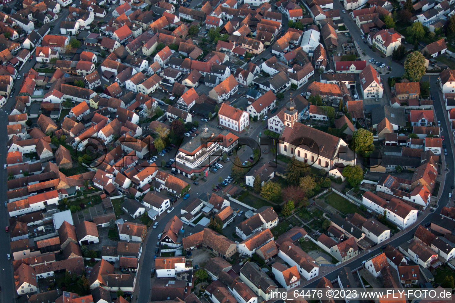 Hagenbach im Bundesland Rheinland-Pfalz, Deutschland aus der Drohnenperspektive