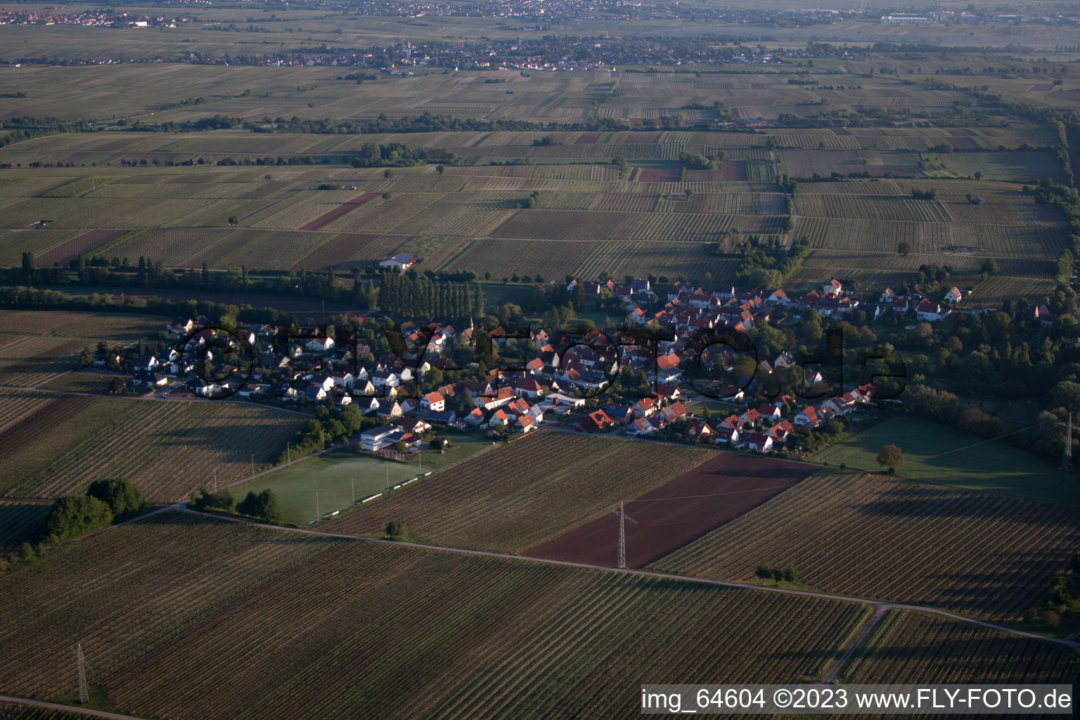 Luftaufnahme von Knöringen im Bundesland Rheinland-Pfalz, Deutschland