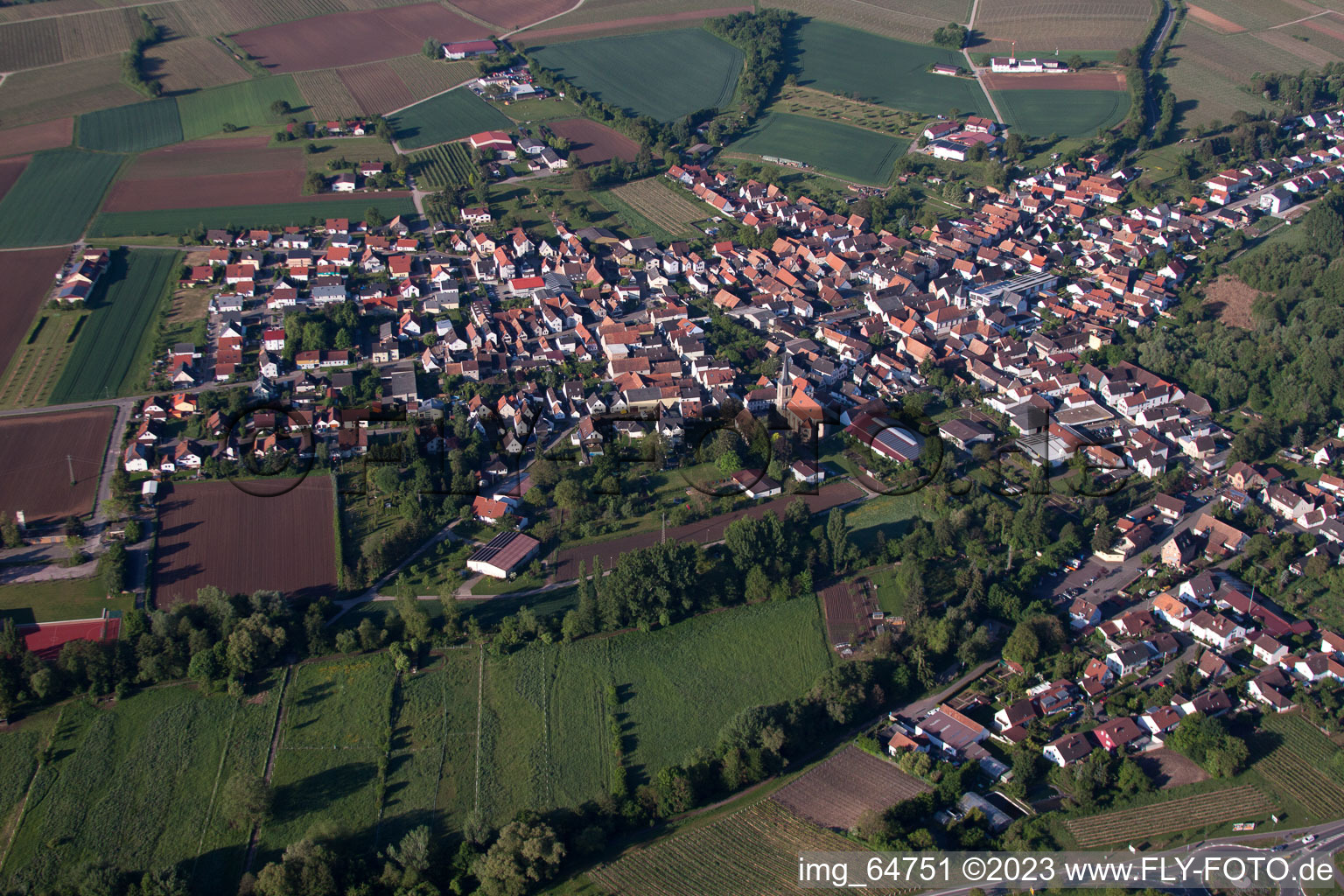 Ortsteil Billigheim in Billigheim-Ingenheim im Bundesland Rheinland-Pfalz, Deutschland von oben gesehen