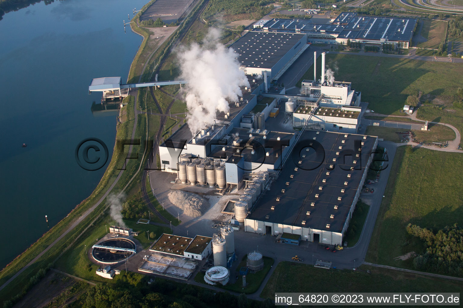 Wörth am Rhein, Industriegebiet Oberwald im Bundesland Rheinland-Pfalz, Deutschland von der Drohne aus gesehen
