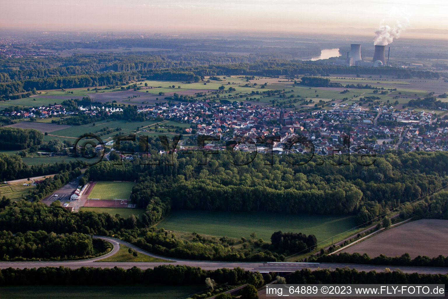 Ortsteil Rheinsheim in Philippsburg im Bundesland Baden-Württemberg, Deutschland aus der Drohnenperspektive