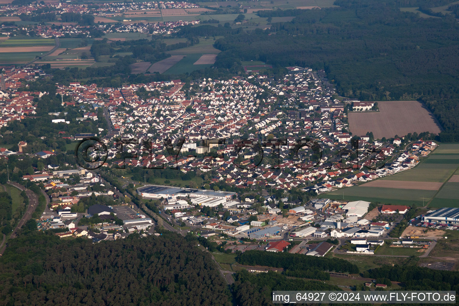 Stadtansicht aus Nordosten in Bellheim im Bundesland Rheinland-Pfalz, Deutschland