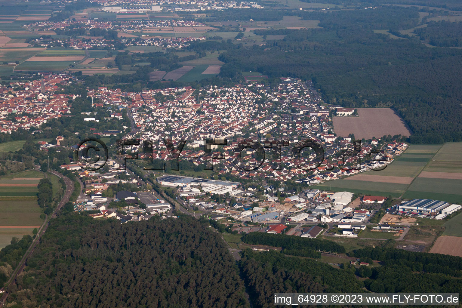 Bellheim im Bundesland Rheinland-Pfalz, Deutschland aus der Vogelperspektive