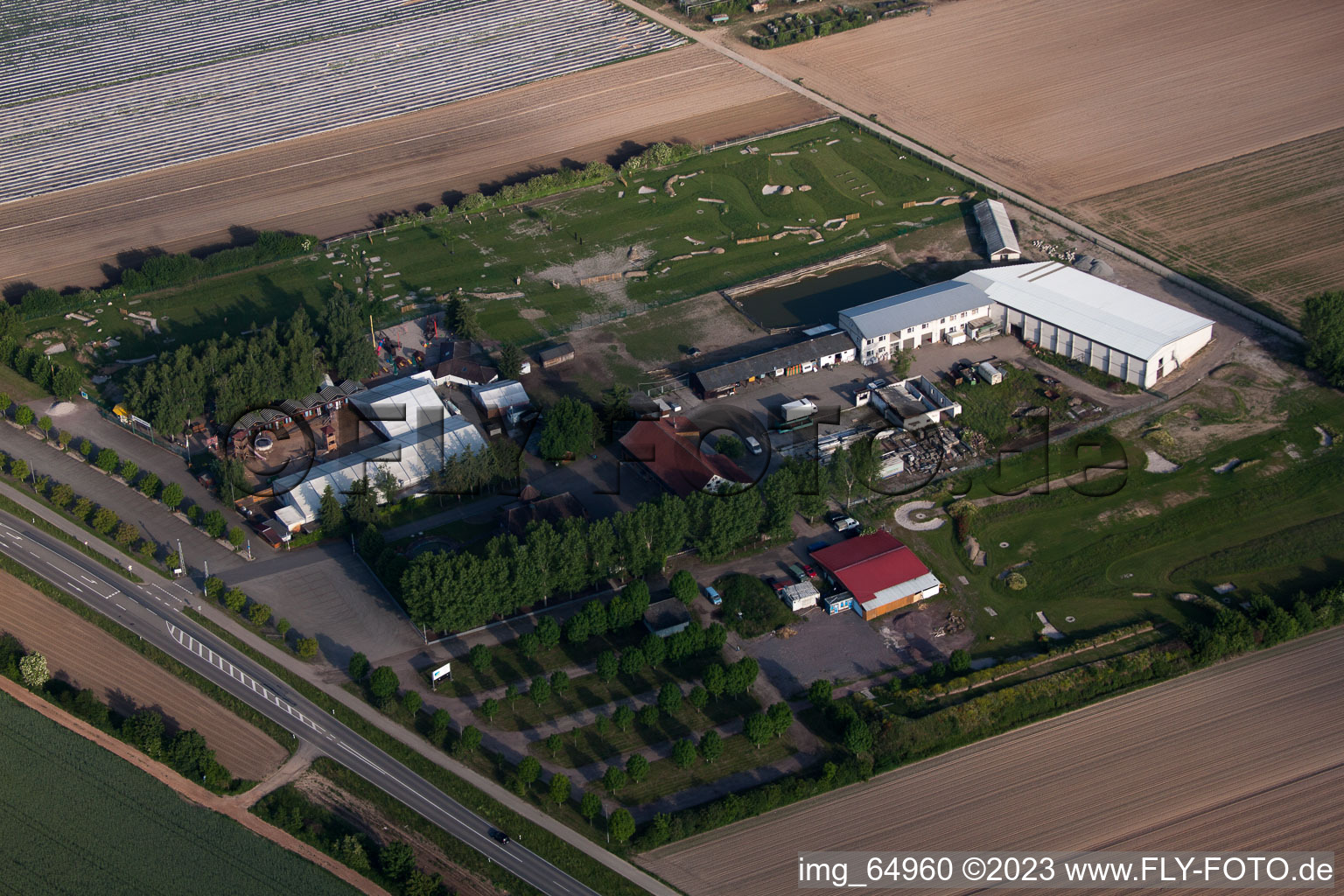 Luftaufnahme von Kandel, Adamshof Fußgolfanlage im Bundesland Rheinland-Pfalz, Deutschland