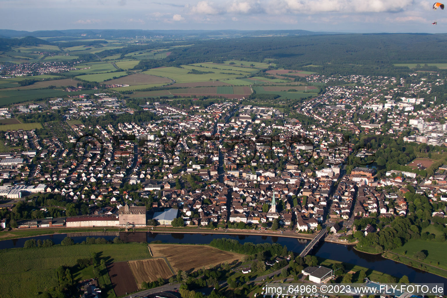 Holzminden im Bundesland Niedersachsen, Deutschland von oben gesehen