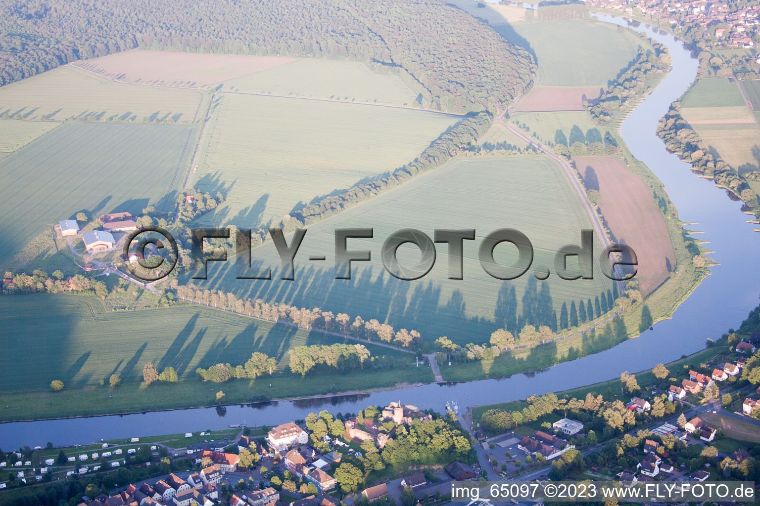 Schrägluftbild von Polle im Bundesland Niedersachsen, Deutschland