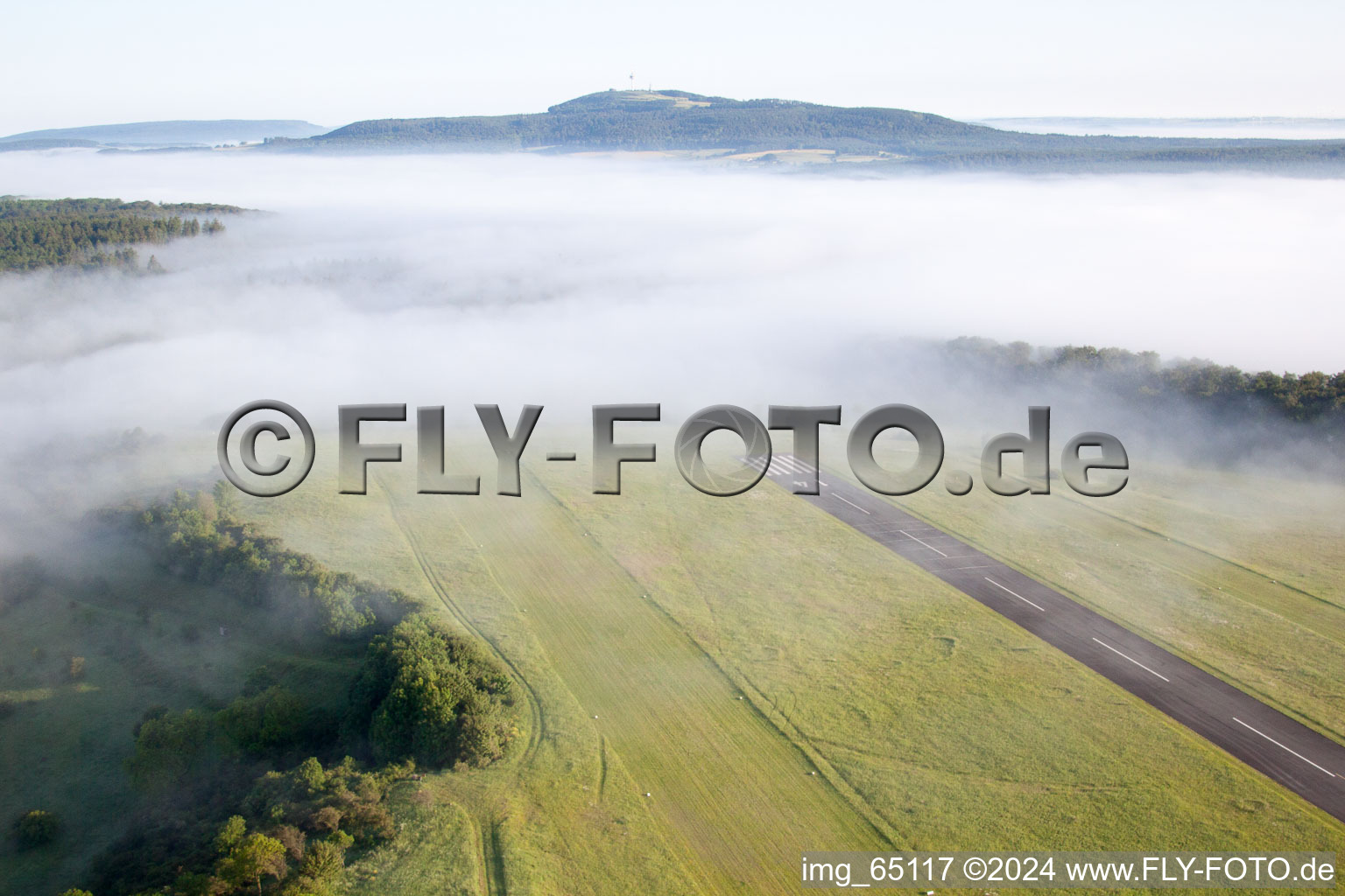 Schrägluftbild von Höxter, Flugplatz im Bundesland Nordrhein-Westfalen, Deutschland