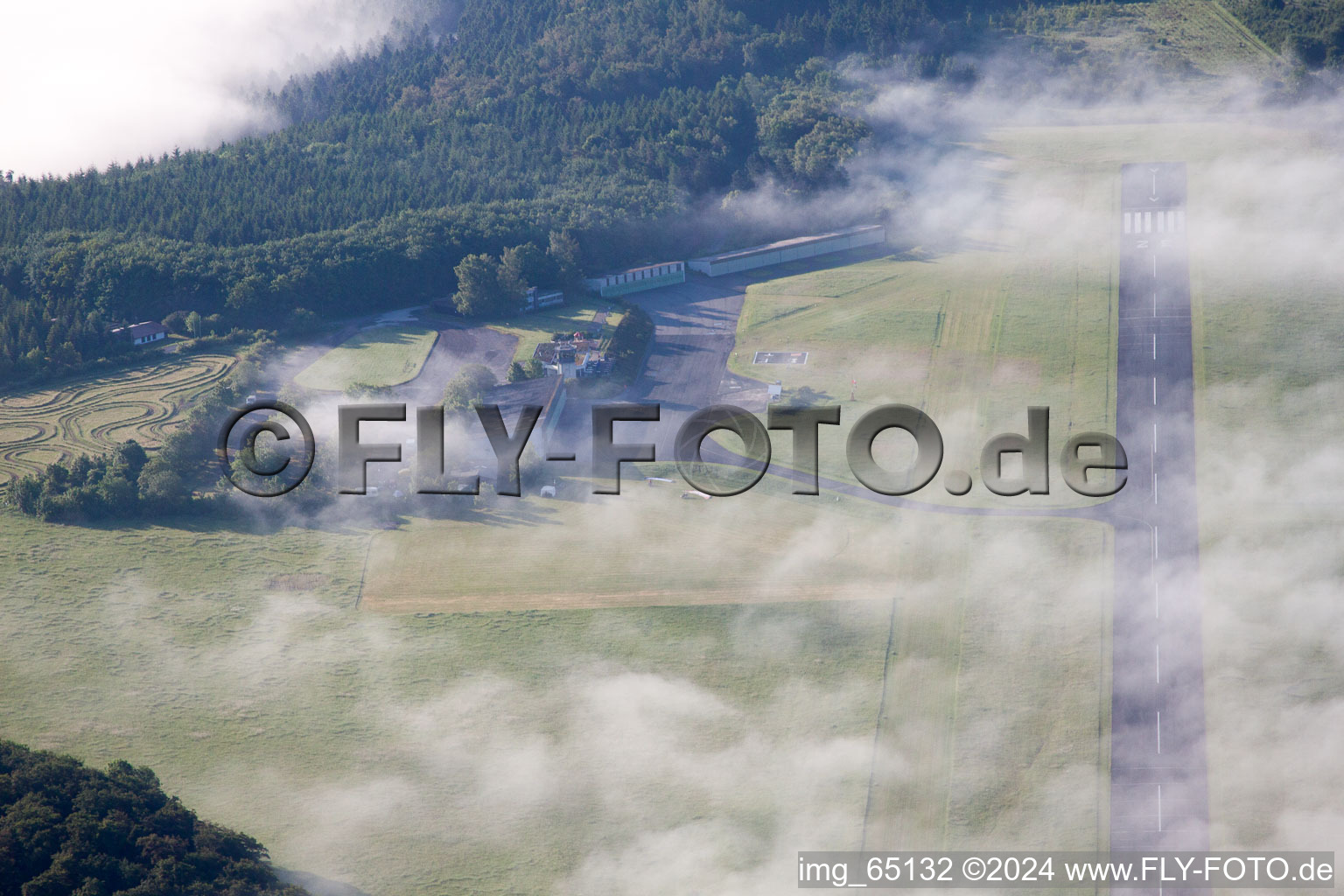 Höxter, Flugplatz im Bundesland Nordrhein-Westfalen, Deutschland von oben gesehen