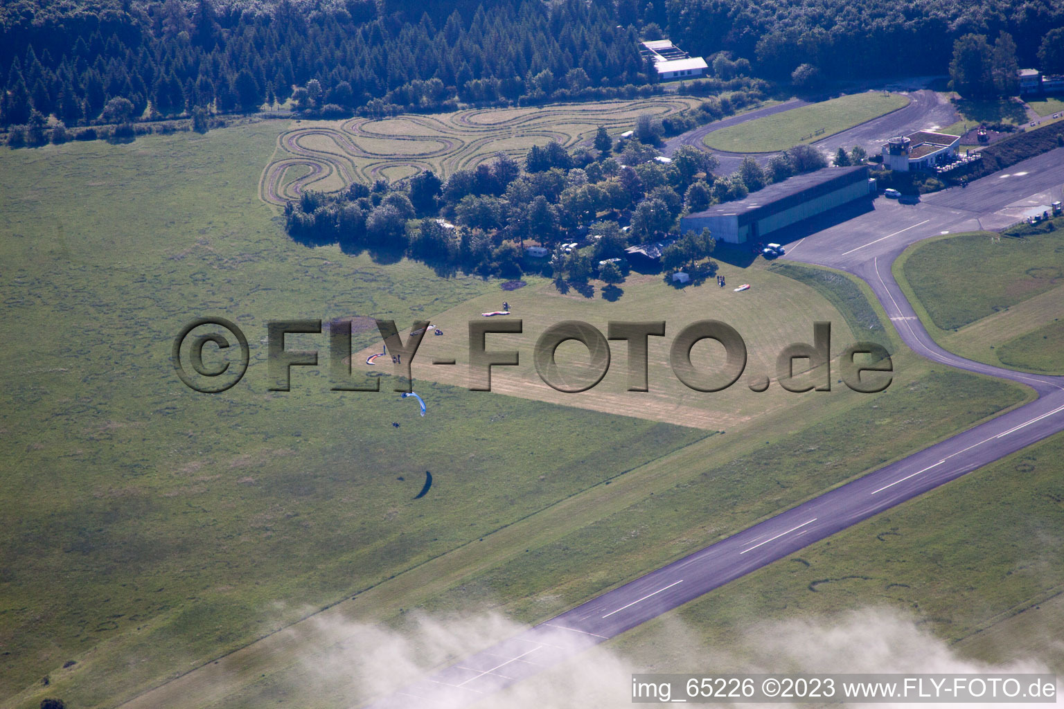 Höxter, Flugplatz im Bundesland Nordrhein-Westfalen, Deutschland vom Flugzeug aus