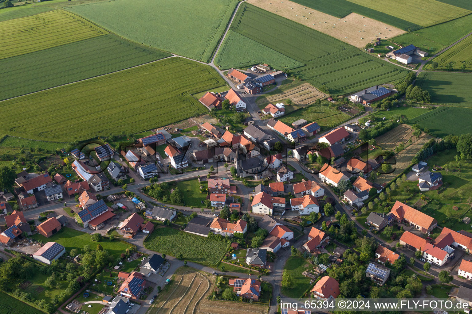 Dorf - Ansicht im Ortsteil Manrode in Borgentreich im Bundesland Nordrhein-Westfalen, Deutschland