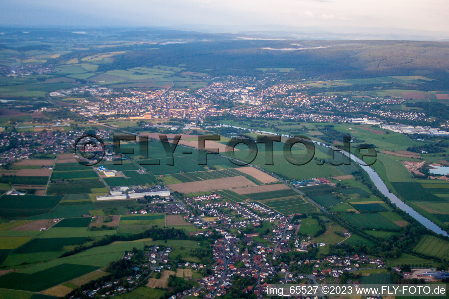 Holzminden im Bundesland Niedersachsen, Deutschland aus der Luft betrachtet