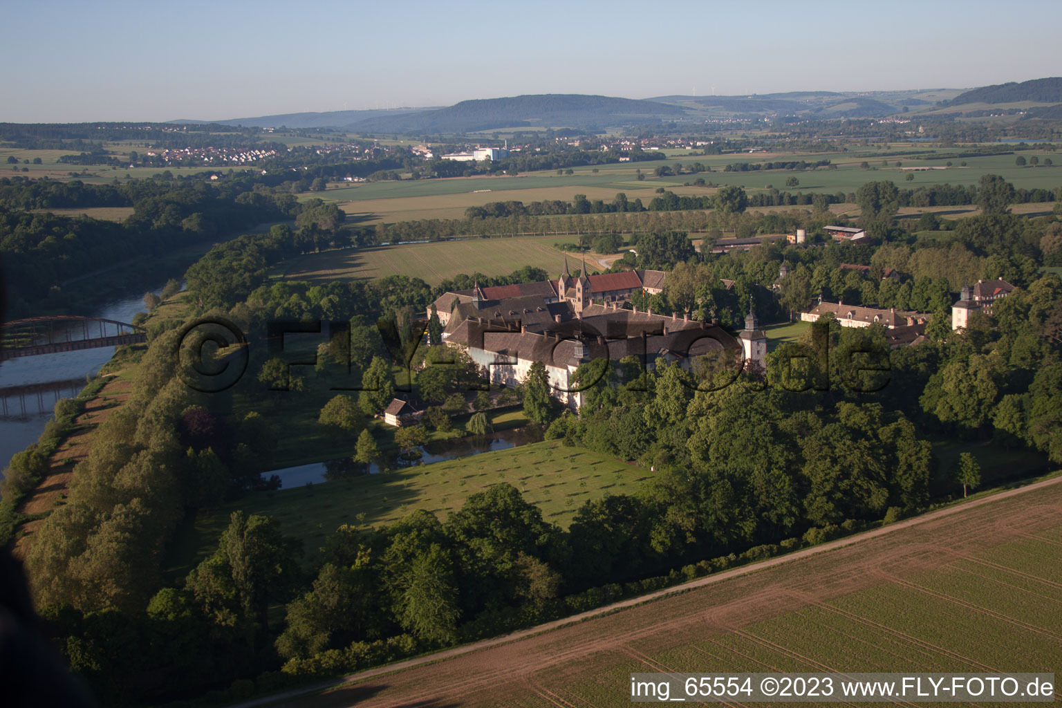 Luftaufnahme von Höxter, Schloss Corvey im Bundesland Nordrhein-Westfalen, Deutschland