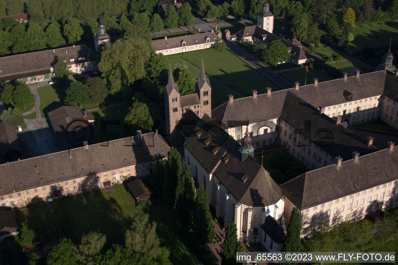 Höxter, Schloss Corvey im Bundesland Nordrhein-Westfalen, Deutschland vom Flugzeug aus