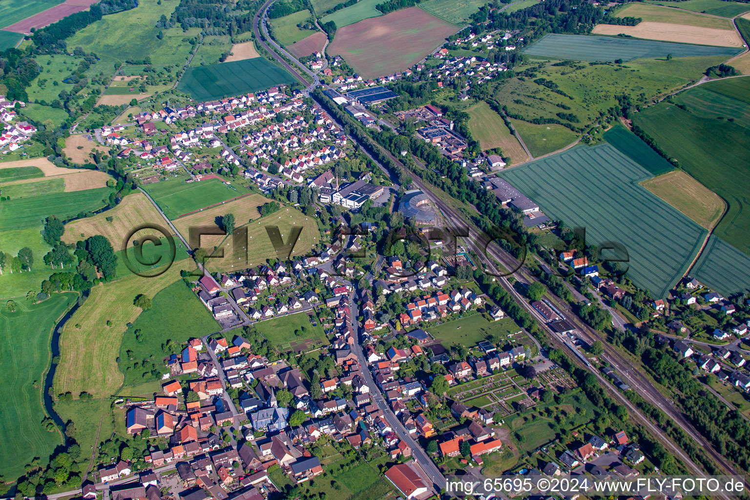 Luftbild von Ortsteil Ottbergen in Höxter im Bundesland Nordrhein-Westfalen, Deutschland