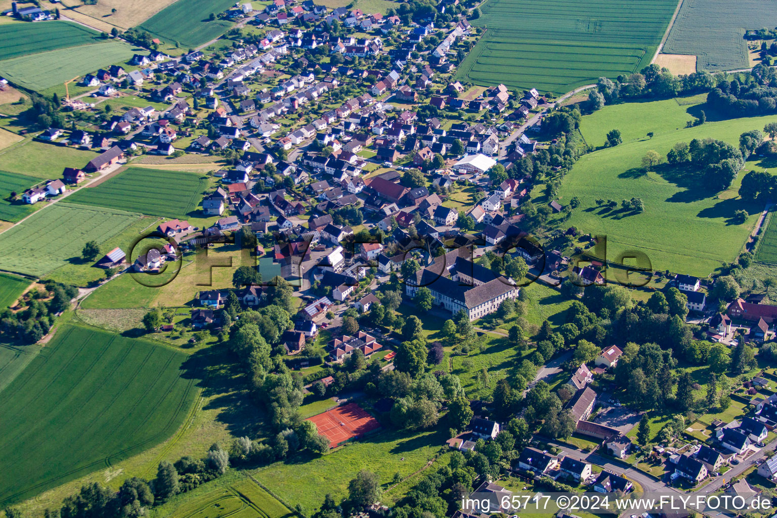 Gebäudekomplex des Klosters Koptisch-Othodoxes Kloster Propsteistrasse im Ortsteil Brenkhausen in Höxter im Bundesland Nordrhein-Westfalen, Deutschland