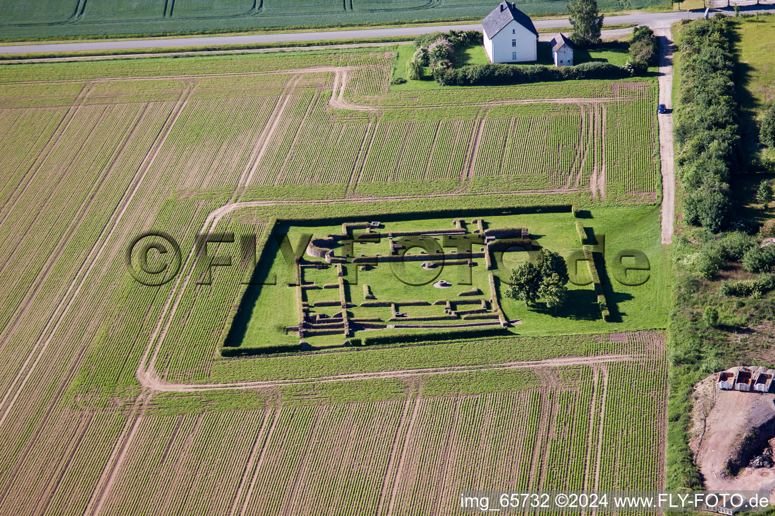 Ruinen der ausgegrabene Grundmauern des ehemaligen Klosters tom Roden in Höxter - NRW im Bundesland Nordrhein-Westfalen, Deutschland