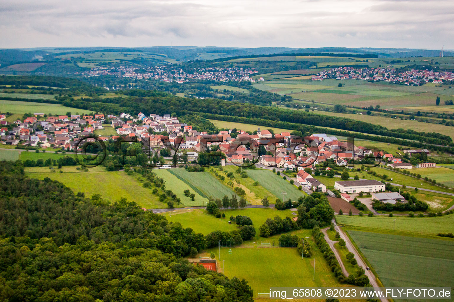 Schrägluftbild von Weyer in Gochsheim im Bundesland Bayern, Deutschland