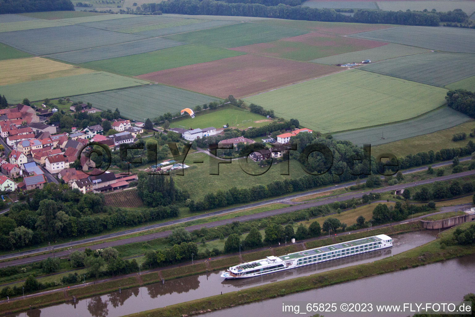 Schrägluftbild von Ottendorf im Bundesland Bayern, Deutschland