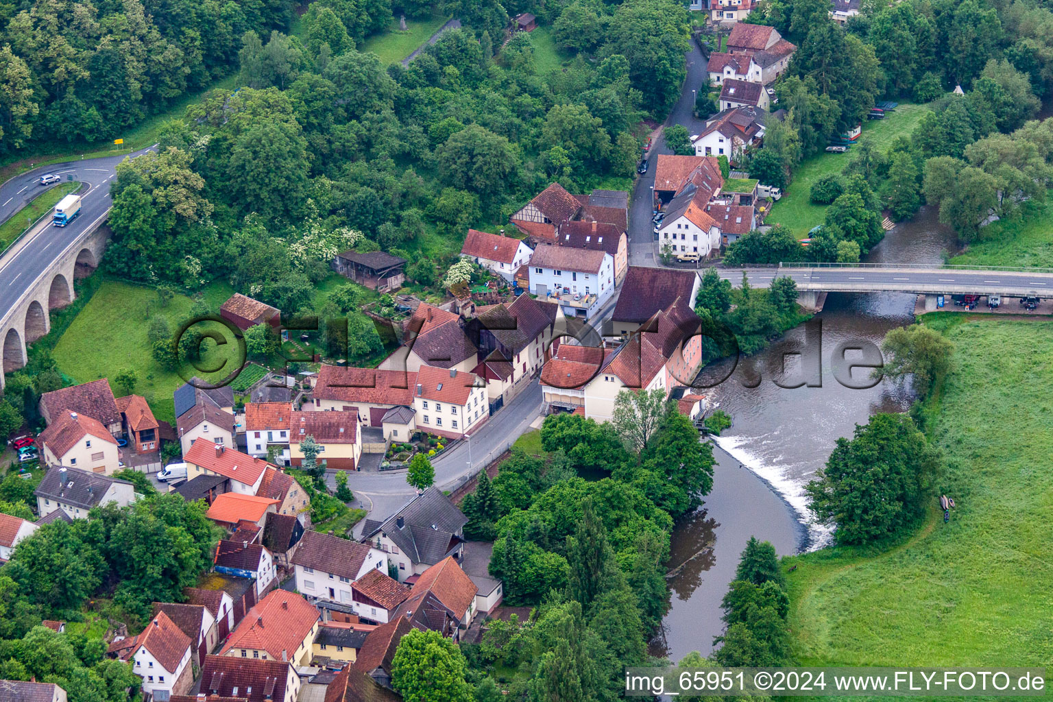 Luftaufnahme von Ortsteil Trimberg in Elfershausen im Bundesland Bayern, Deutschland