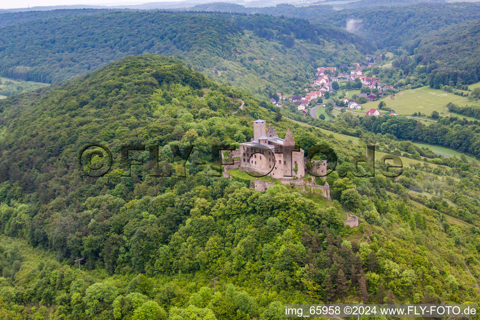 Luftbild von Burg Trimburg im Ortsteil Trimberg in Elfershausen im Bundesland Bayern, Deutschland