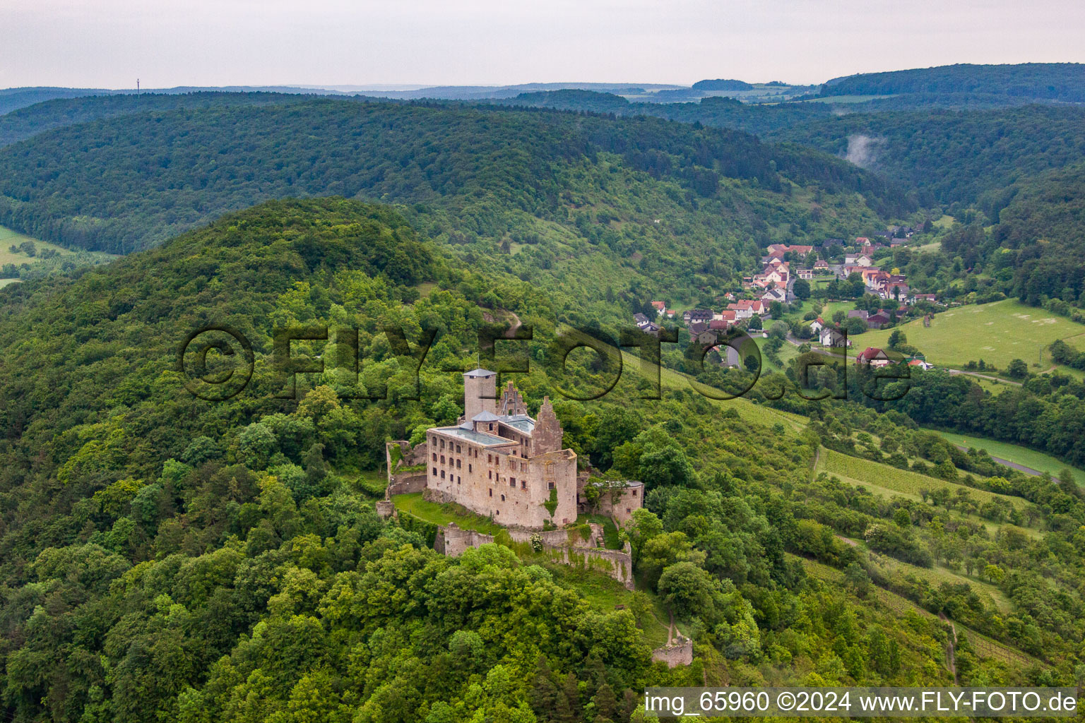 Luftaufnahme von Burg Trimburg im Ortsteil Trimberg in Elfershausen im Bundesland Bayern, Deutschland