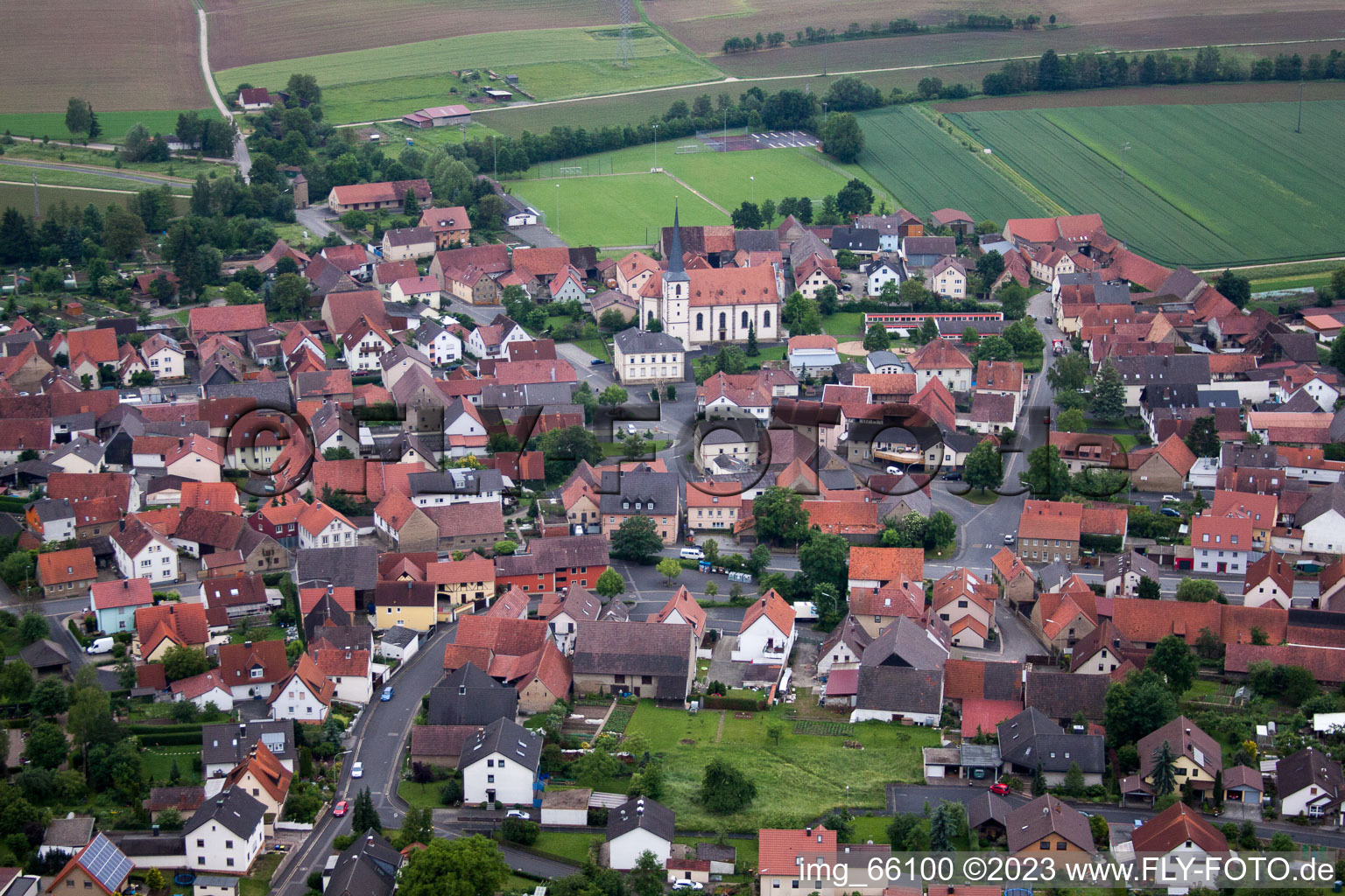 Luftbild von Dorf - Ansicht in Zeuzleben im Bundesland Bayern, Deutschland