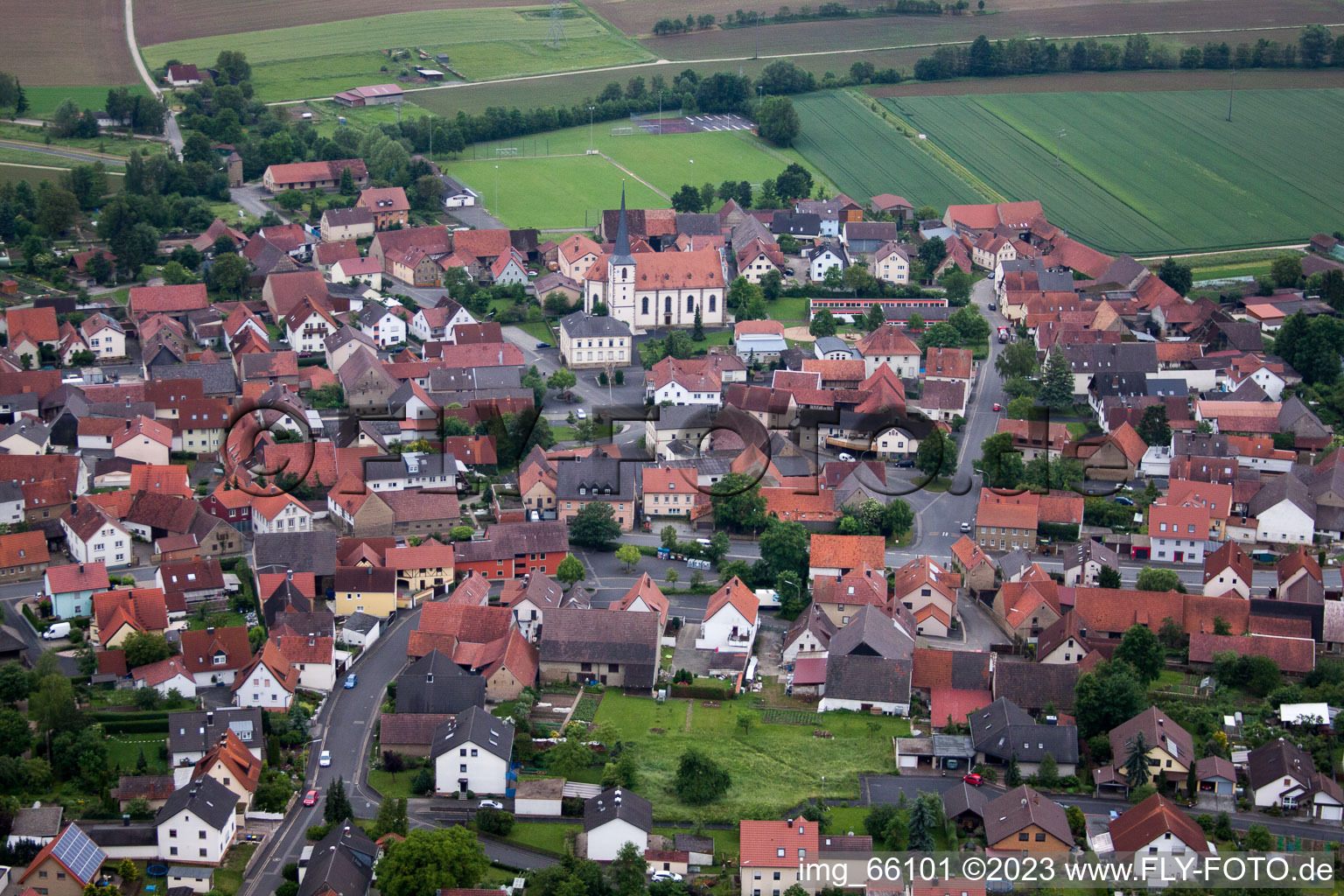 Luftaufnahme von Dorf - Ansicht in Zeuzleben im Bundesland Bayern, Deutschland