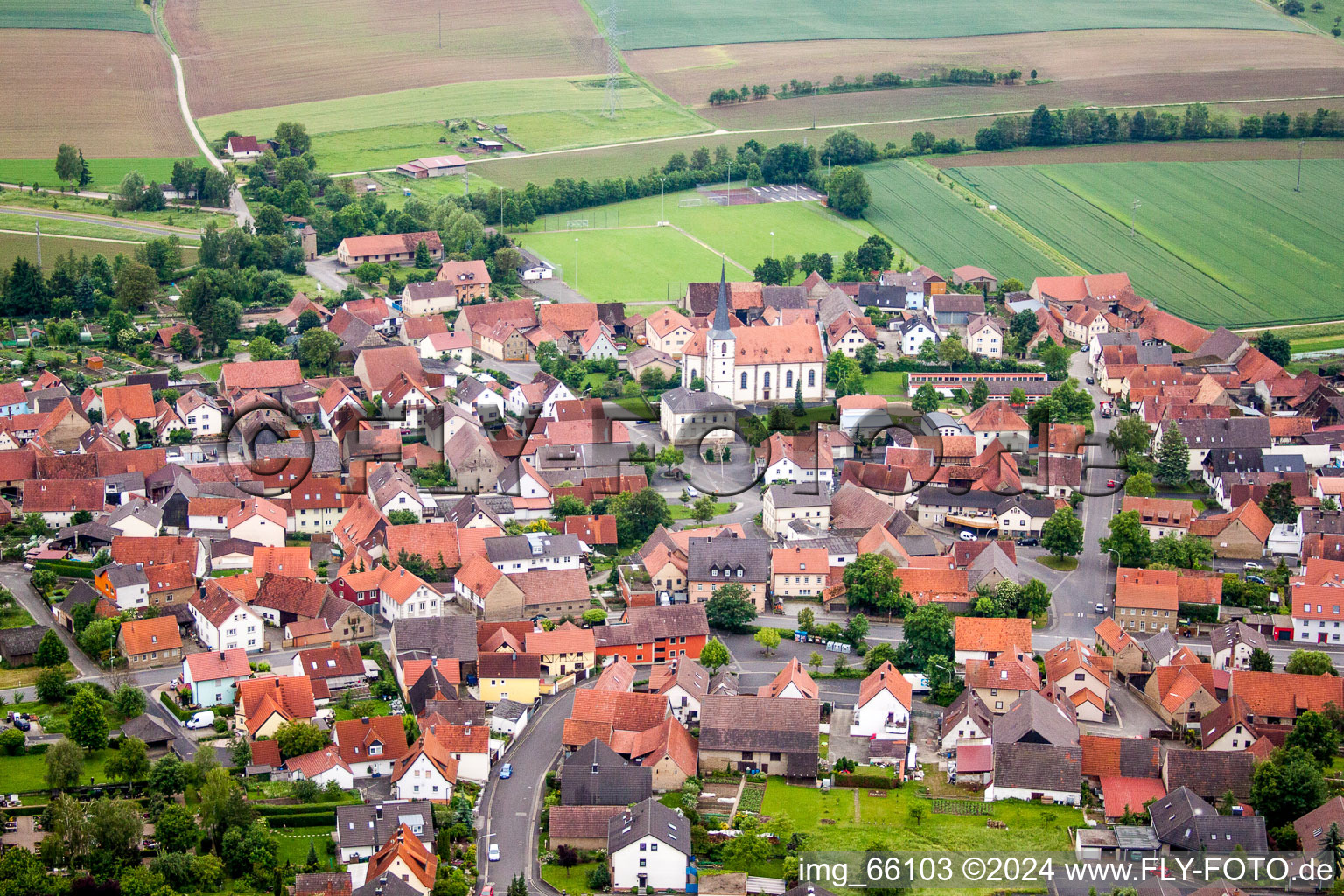 Dorf - Ansicht in Zeuzleben im Bundesland Bayern, Deutschland von oben