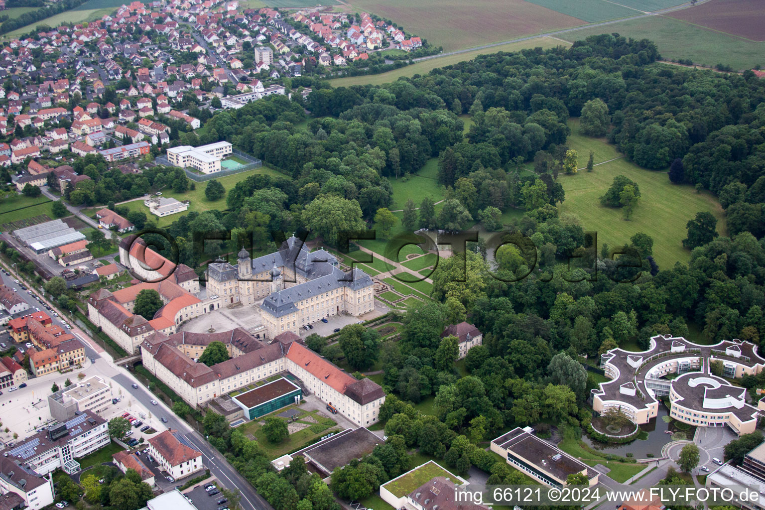 Schrägluftbild von Werneck im Bundesland Bayern, Deutschland