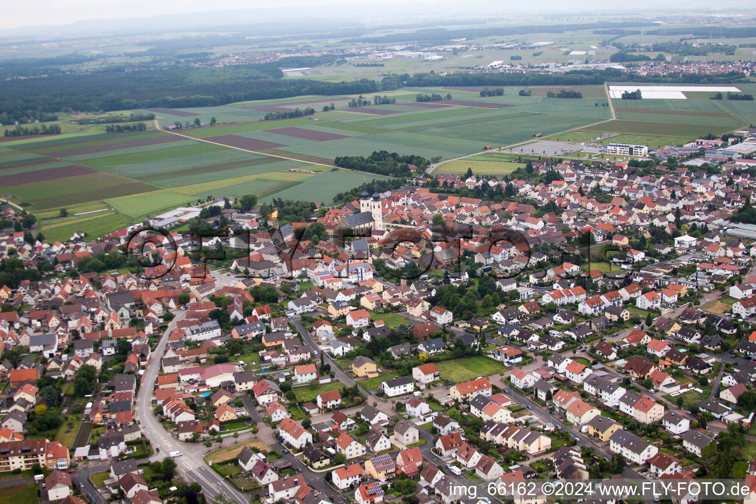 Luftbild von Ortsansicht der Straßen und Häuser der Wohngebiete in Bergrheinfeld im Bundesland Bayern, Deutschland
