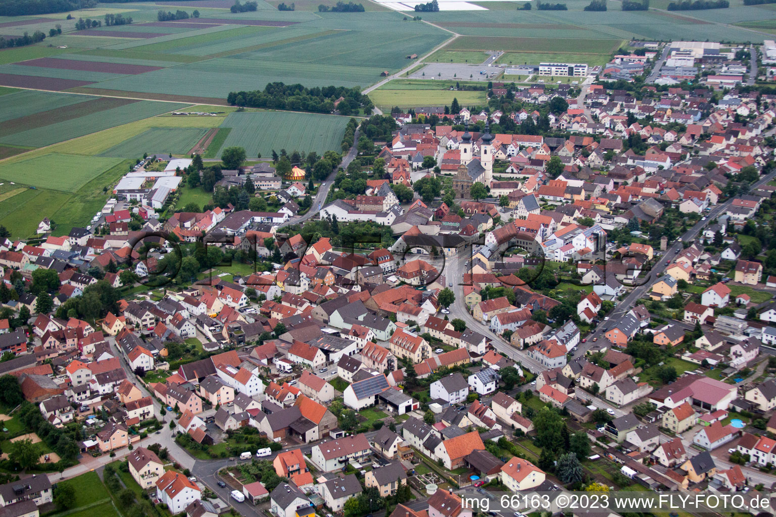 Bergrheinfeld im Bundesland Bayern, Deutschland aus der Drohnenperspektive