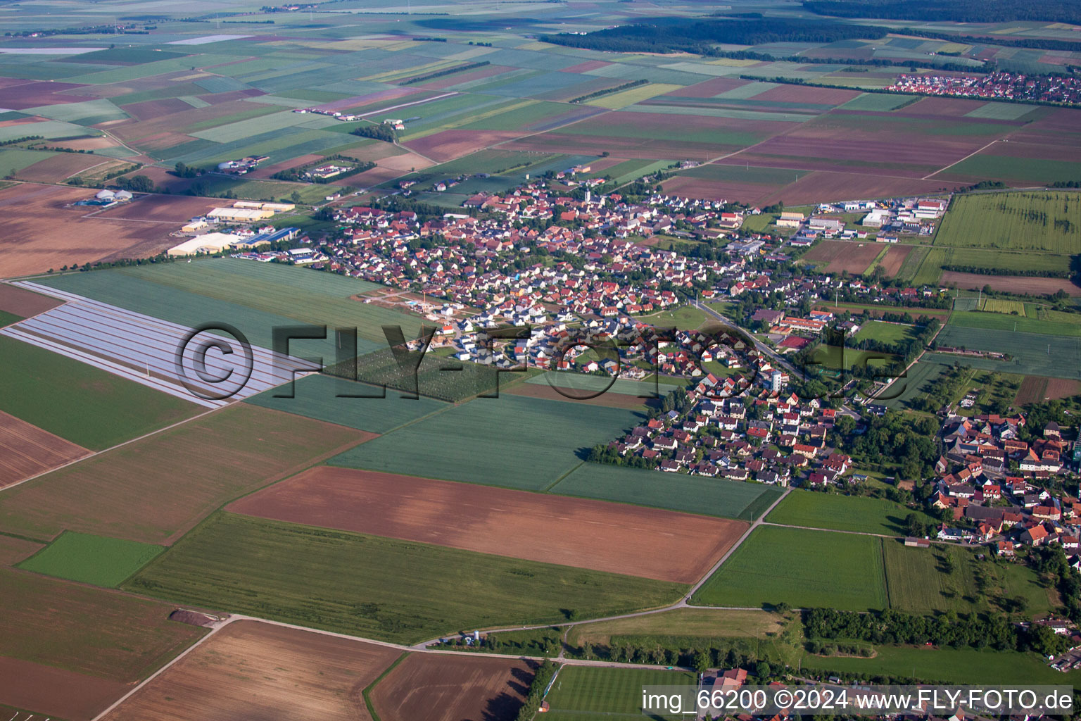 Luftbild von Ortsansicht der Straßen und Häuser der Wohngebiete in Unterpleichfeld im Bundesland Bayern, Deutschland