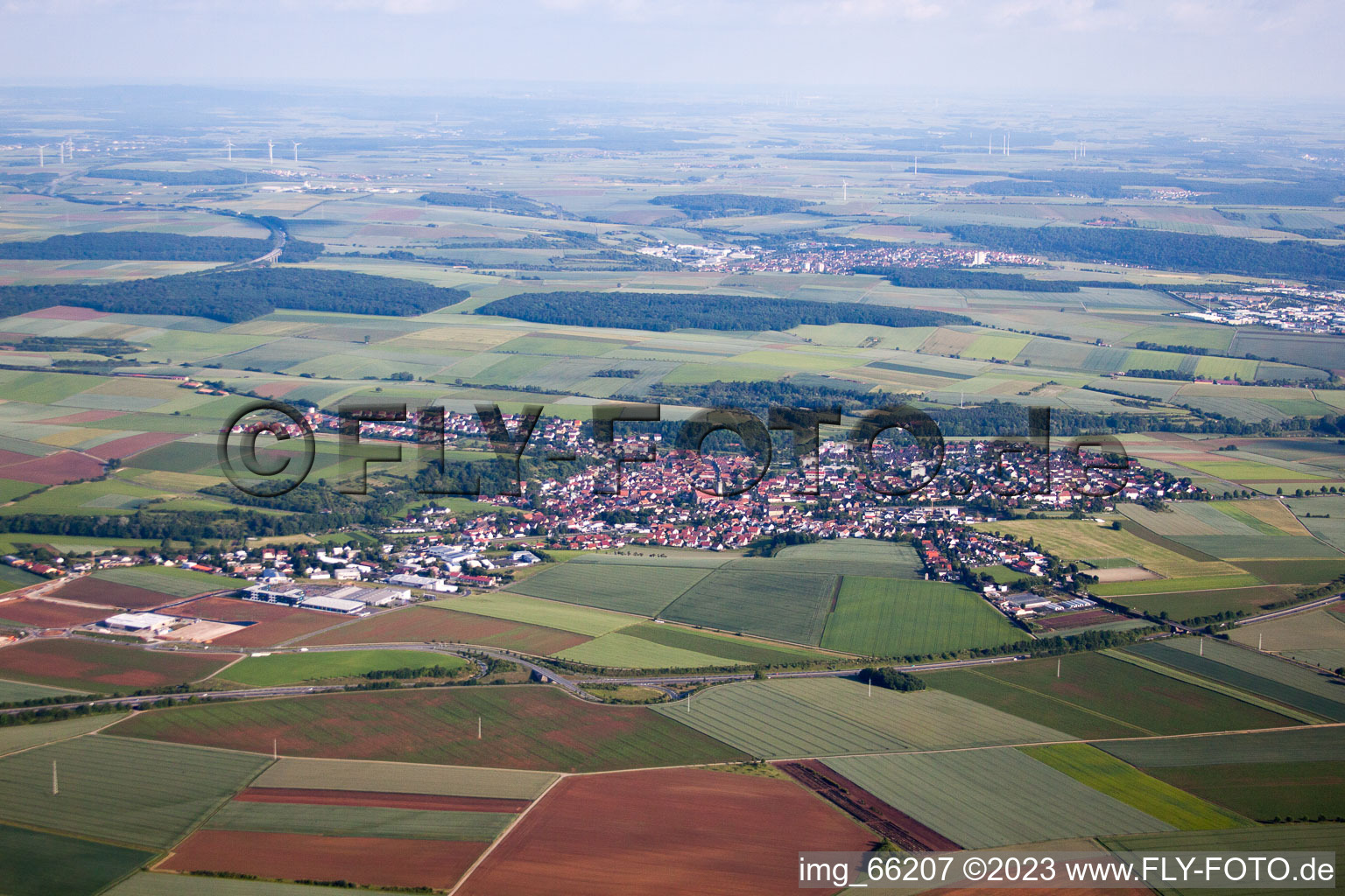 Luftbild von Ortsansicht der Straßen und Häuser der Wohngebiete in Rimpar im Bundesland Bayern, Deutschland