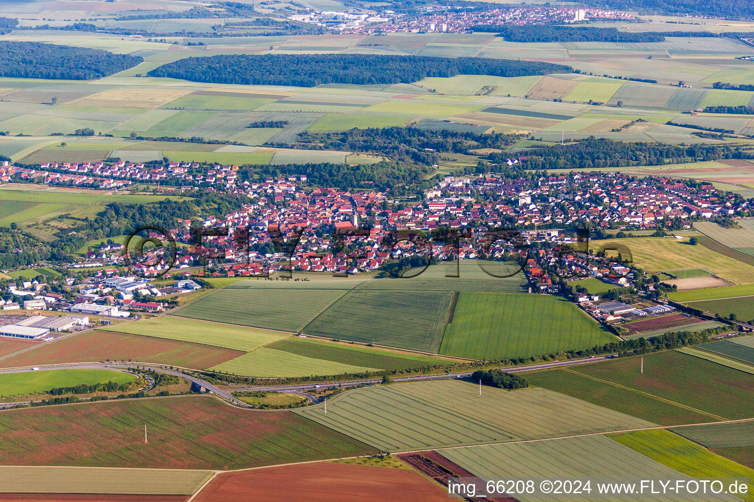 Luftaufnahme von Ortsansicht der Straßen und Häuser der Wohngebiete in Rimpar im Bundesland Bayern, Deutschland