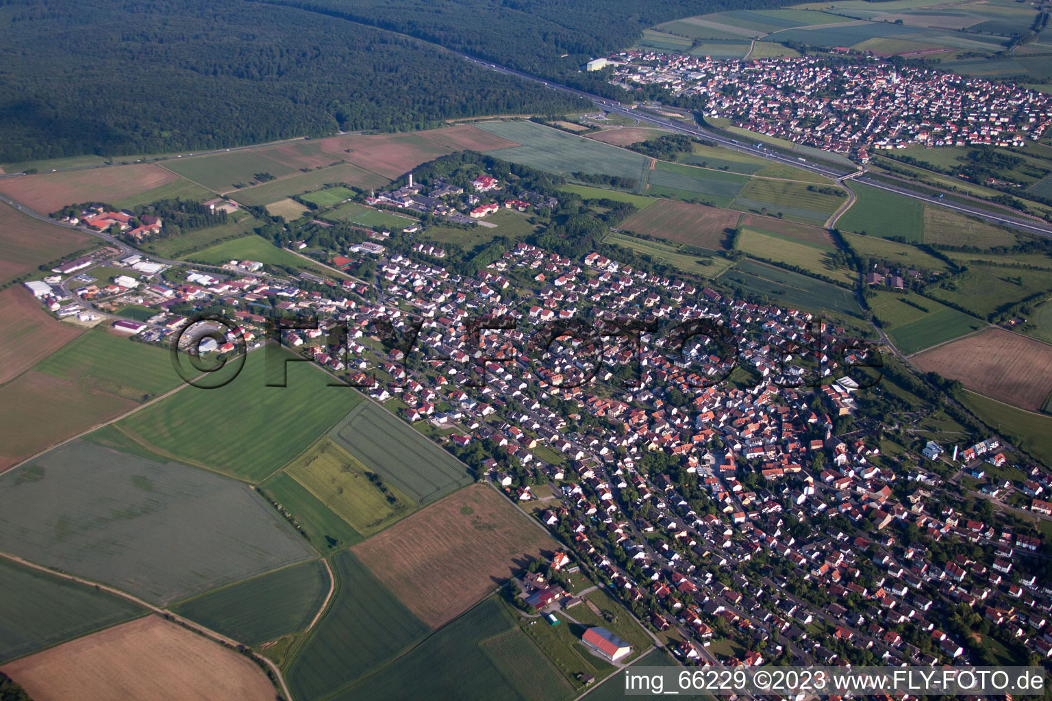 Drohnenbild von Eisingen im Bundesland Bayern, Deutschland