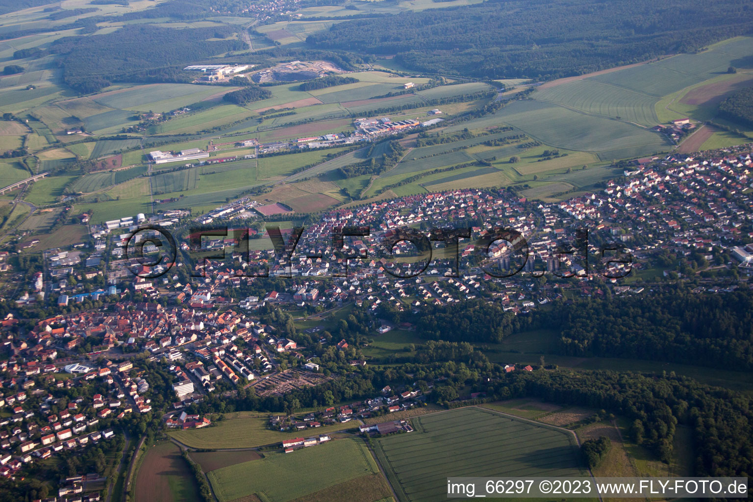 Ortsansicht der Straßen und Häuser der Wohngebiete in Buchen im Bundesland Baden-Württemberg, Deutschland