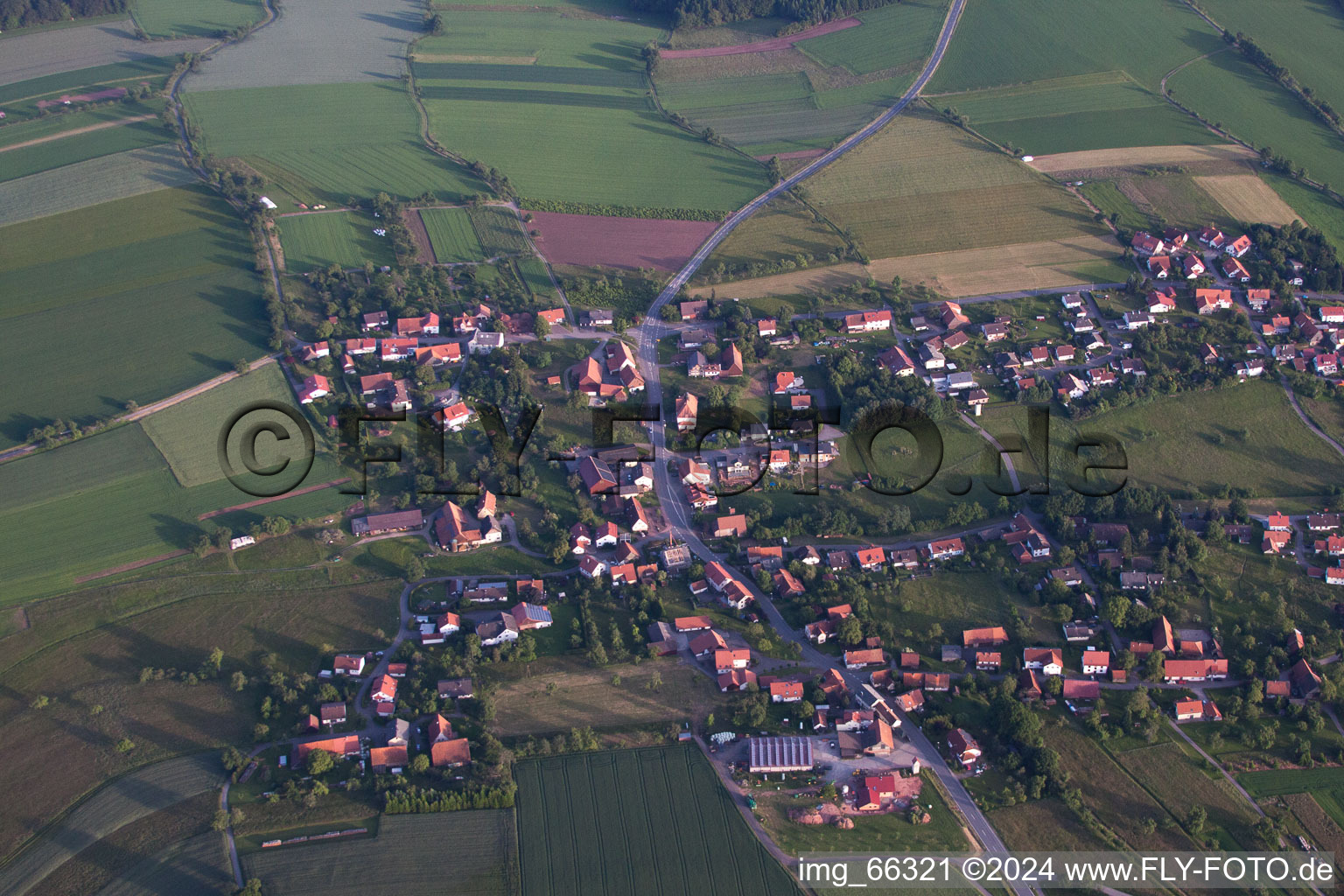 Weisbach von Norden in Waldbrunn im Bundesland Baden-Württemberg, Deutschland