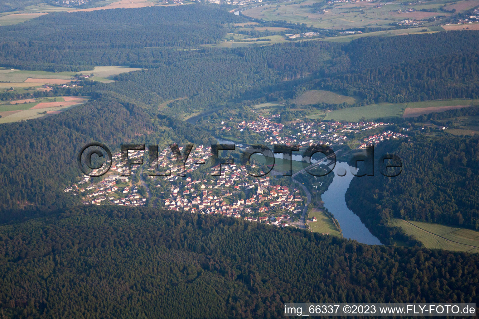 Neckargerach im Bundesland Baden-Württemberg, Deutschland von oben gesehen