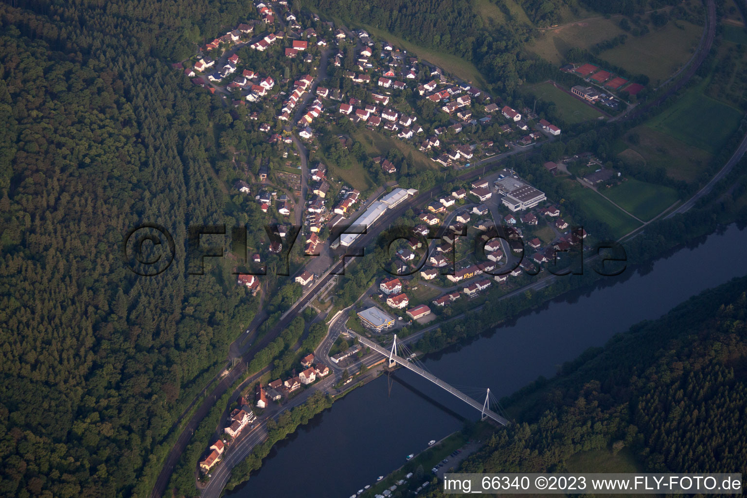 Neckargerach im Bundesland Baden-Württemberg, Deutschland aus der Luft betrachtet