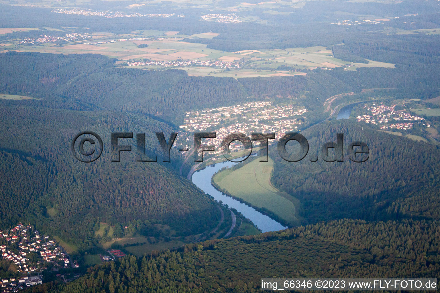 Neckargerach im Bundesland Baden-Württemberg, Deutschland aus der Drohnenperspektive